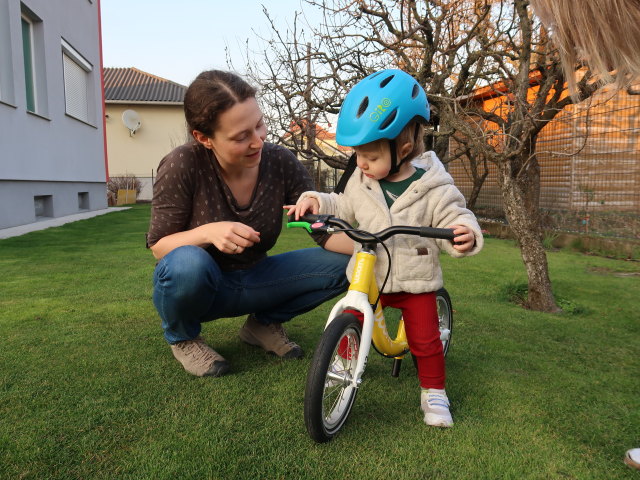 Sabine und Nils im Garten meiner Eltern (25. M&auml;rz)