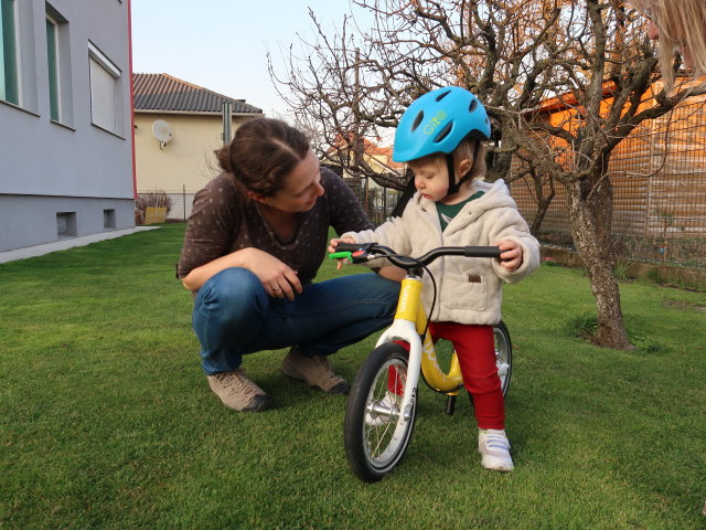 Sabine und Nils im Garten meiner Eltern (25. M&auml;rz)