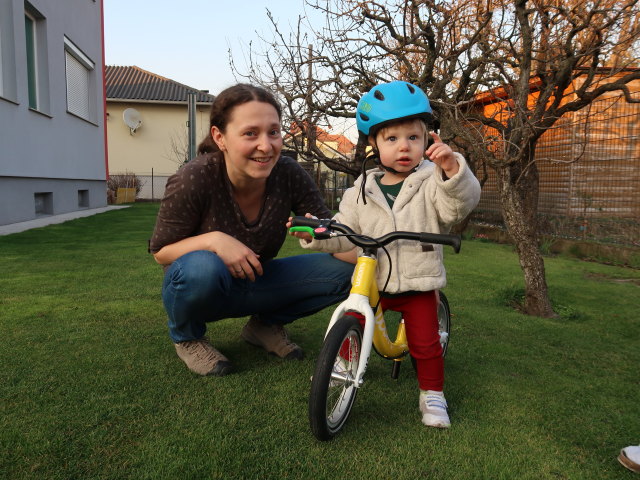 Sabine und Nils im Garten meiner Eltern (25. M&auml;rz)