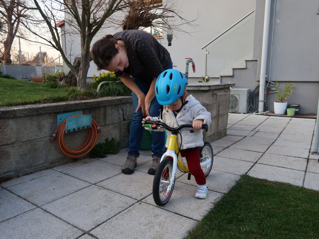 Sabine und Nils im Garten meiner Eltern (25. M&auml;rz)