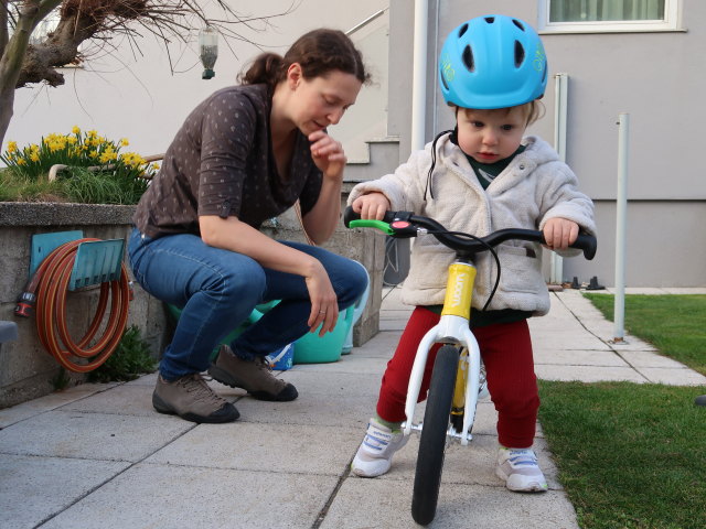 Sabine und Nils im Garten meiner Eltern (25. M&auml;rz)