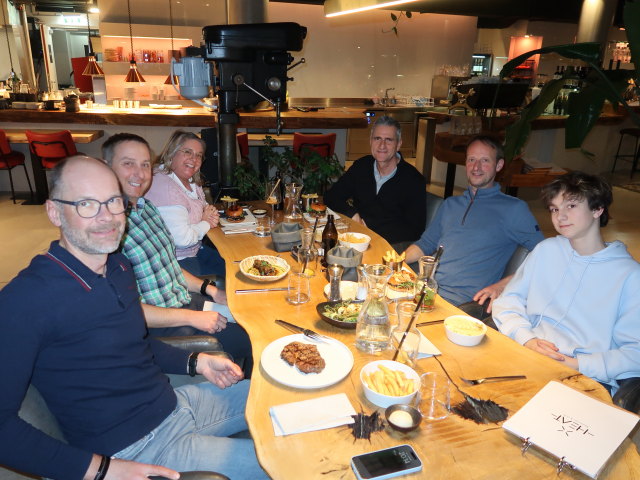 Christian, ich, Doris, Friedrich, J&ouml;rg und Christian im Grillrestaurant Heat