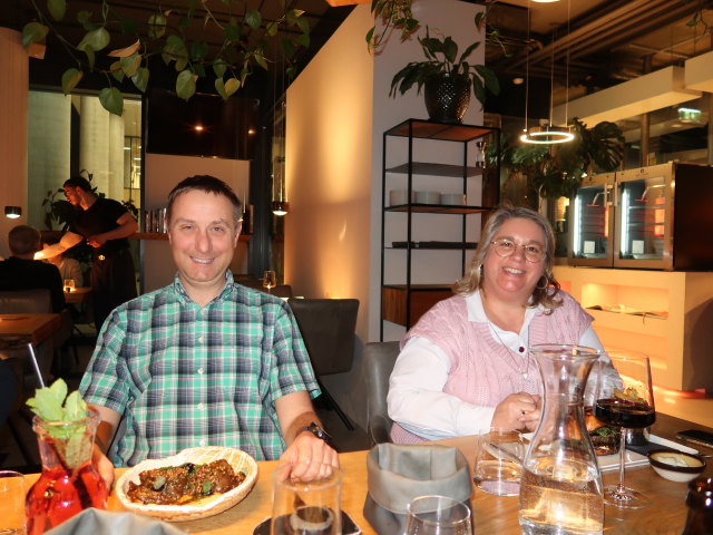 Ich und Doris im Grillrestaurant Heat