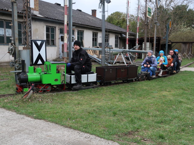 Nils und Sabine in der Gartenbahn