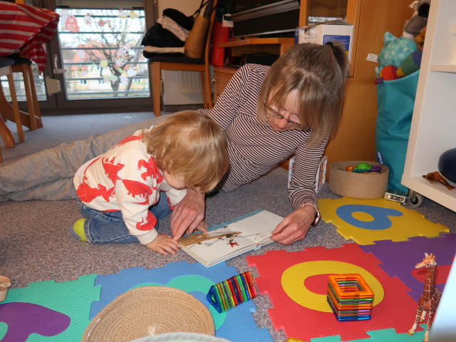 Nils und Mama in unserer Wohnung