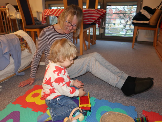 Nils und Mama in unserer Wohnung