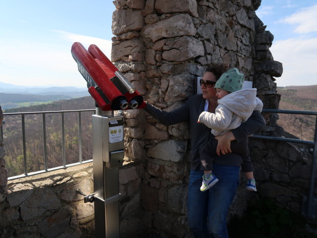 Sabine und Nils in der K&ouml;hlerhausruine, 571 m