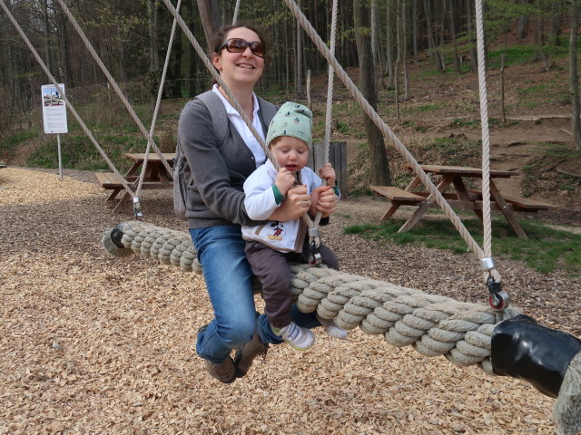 Sabine und Nils am Abenteuerspielplatz