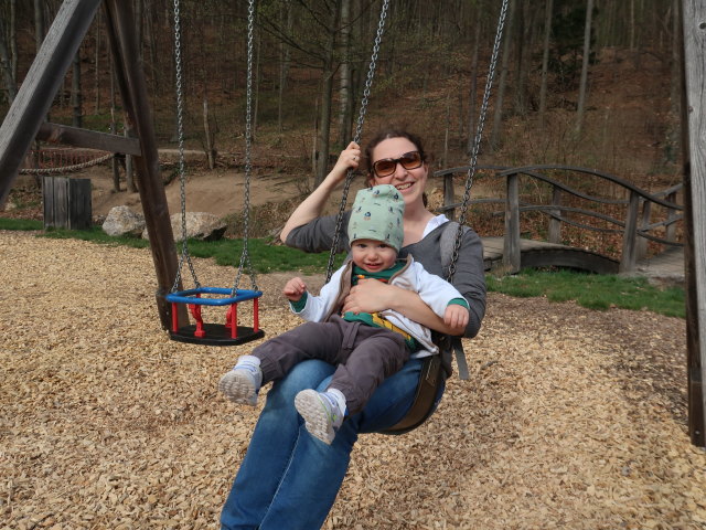 Nils und Sabine am Abenteuerspielplatz