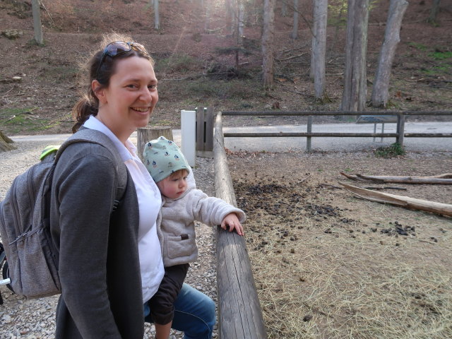 Sabine und Nils beim Kleintiergehege