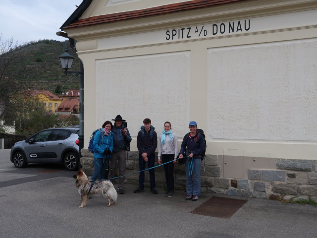 Kerstin, Stefan, Tim, Katja Lin und Sonja im Bahnhof Spitz an der Donau, 206 m