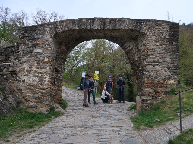Stefan, Kerstin, Katja Lin, Sonja und Tim beim Roten Tor