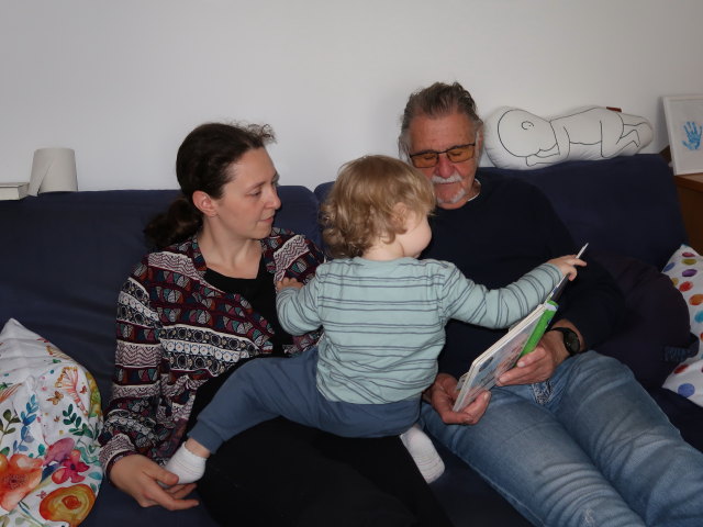 Sabine, Nils und Papa in unserer Wohnung