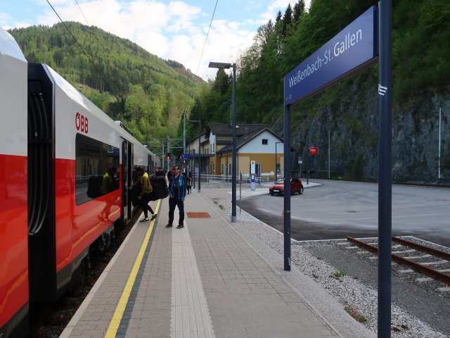 Ronald im Bahnhof Wei&szlig;enbach-St. Gallen, 410 m