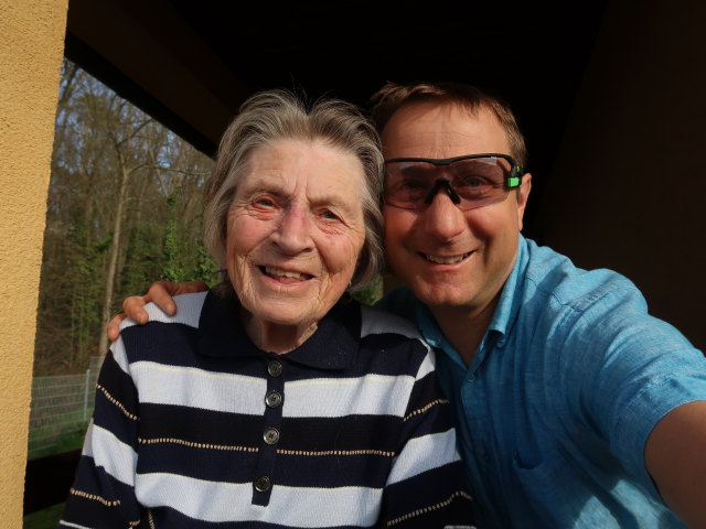 Oma und ich in Geras (16. Apr.)