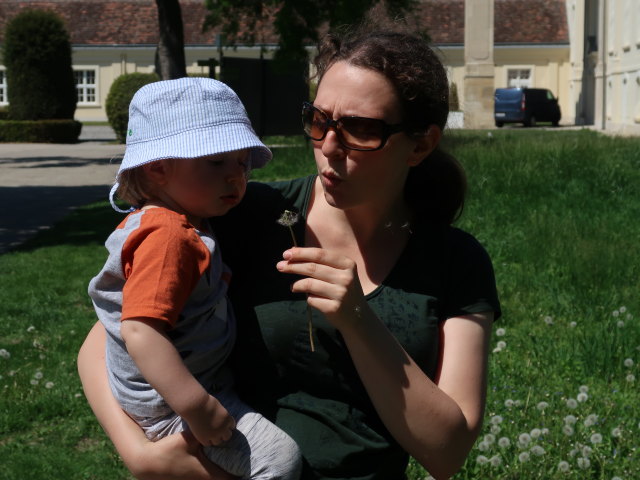 Schlosspark: Nils und Sabine beim Schlosstheater Laxenburg