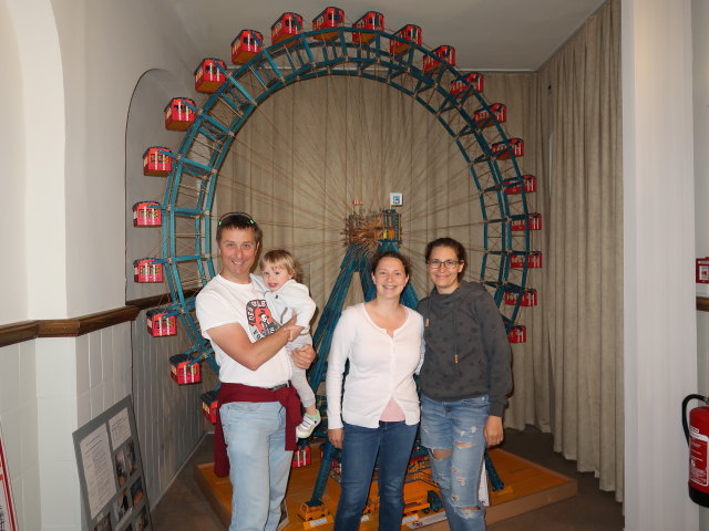 Ich, Nils, Sabine und Kathrin in der Sammlung Spielzeug