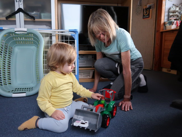Nils und Mama im Haus meiner Eltern