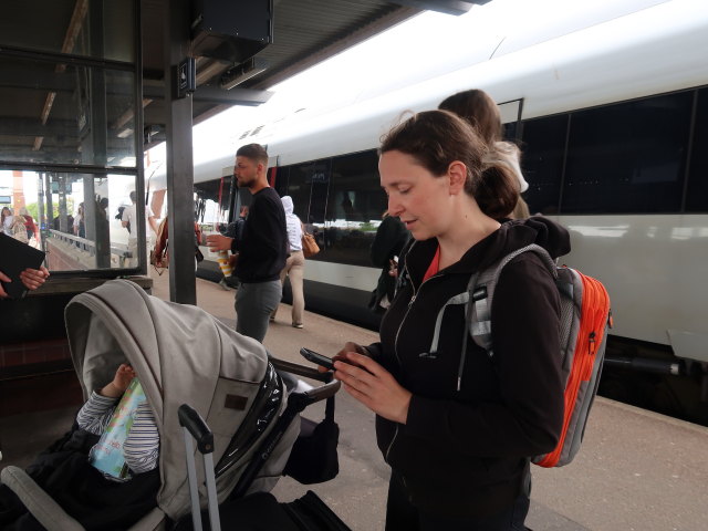 Nils und Sabine in der Holb&aelig;k Station (17. Mai)