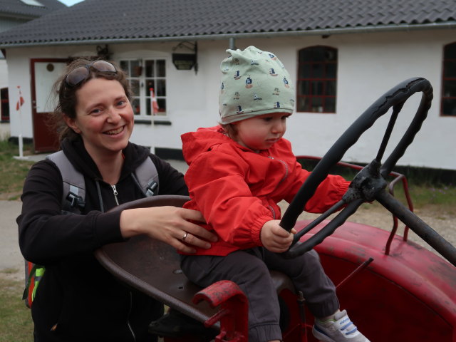 Sabine und Nils im Oplevelsescenter Nyvang in Holb&aelig;k (17. Mai)