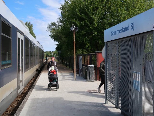 Sabine und Nils in der Sommerland Sj&aelig;lland Station (18. Mai)