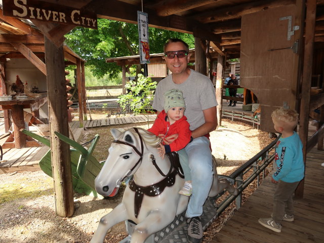 Nils und ich im Sommerland Sj&aelig;lland in N&oslash;rre Asmindrup (18. Mai)