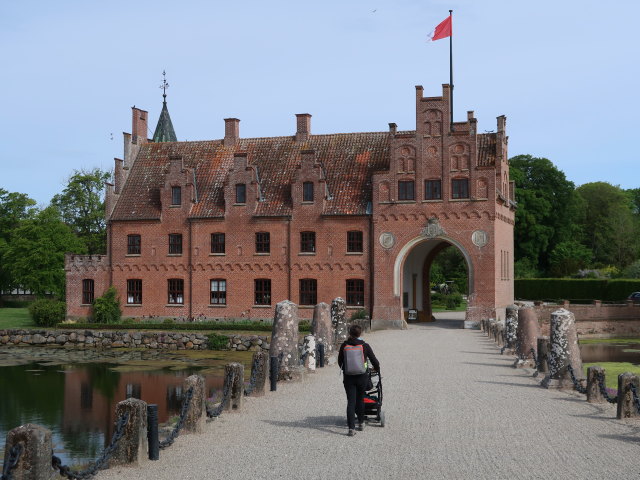 Sabine beim Egeskov Slot in Kv&aelig;rndrup (19. Mai)