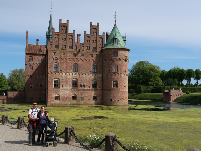 Ich, Sabine und Nils beim Egeskov Slot in Kv&aelig;rndrup (19. Mai)