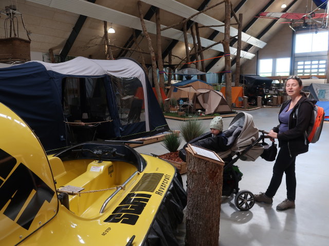 Nils und Sabine im Egeskov Camping Outdoor Museum in Kv&aelig;rndrup (19. Mai)