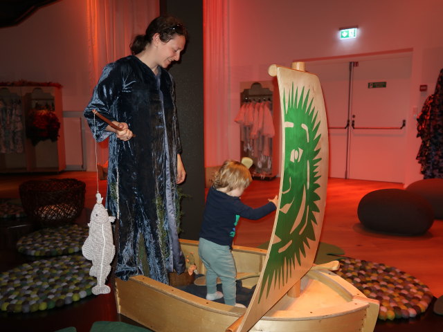 Sabine und Nils im H. C. Andersens Hus in Odense (19. Mai)