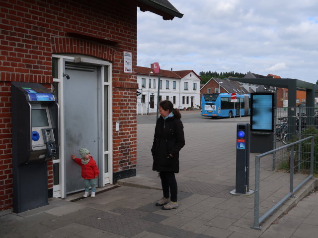 Nils und Sabine in der Ryomg&aring;rd Station, 9 m (21. Mai)