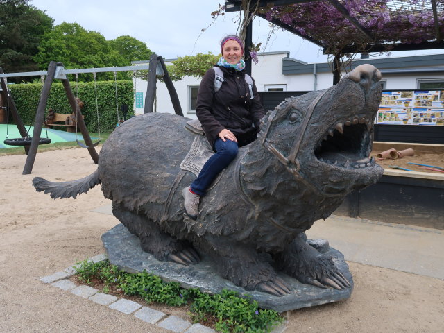 Sabine im Skulpturparken Blokhus (24. Mai)