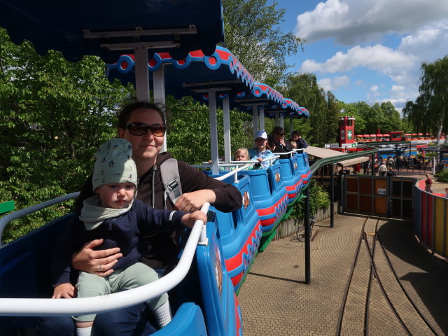 Nils und Sabine in der Monorail im Legoland Billund Resort (26. Mai)