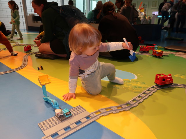Nils in der Bl&aring; Zone im LEGO House in Billund (27. Mai)
