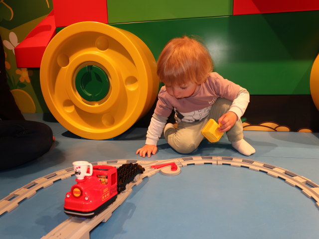 Nils in der Bl&aring; Zone im LEGO House in Billund (27. Mai)