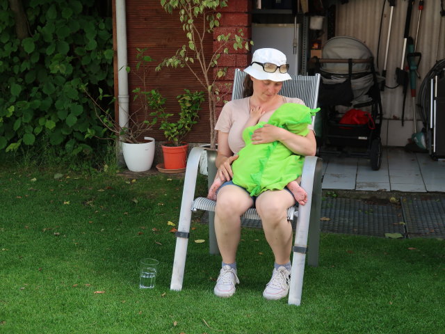 Sabine und Nils im Garten meiner Eltern