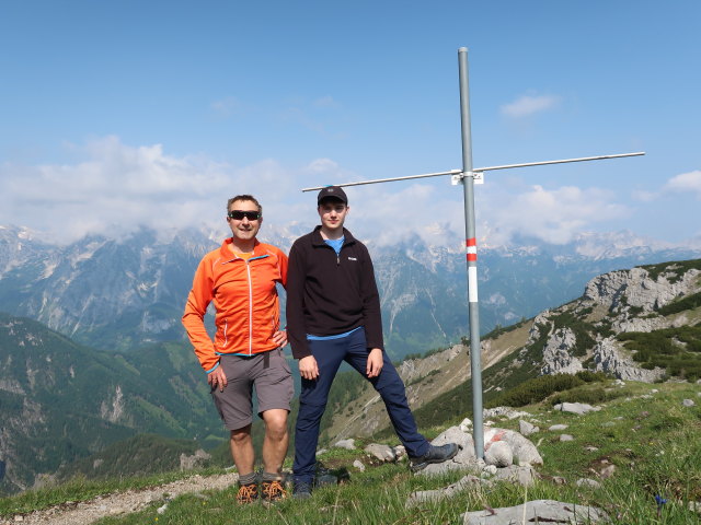 Ich und Tim beim Schafk&ouml;gel-Kreuz (9. Juni)