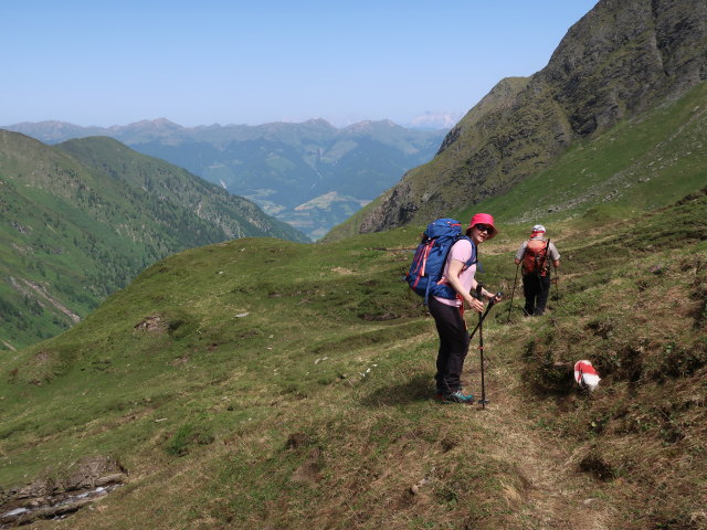 Irene und Reinhard zwischen Schmiedingerscharte und Schmiedingerkar (14. Juni)