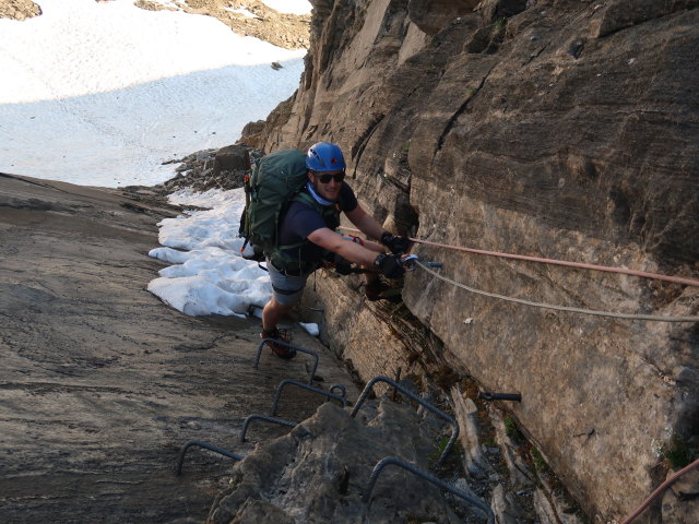 Christian am Gleiwitzer H&ouml;henweg zwischen Ochsenkar und Unterer J&auml;gerscharte (22. Juni)