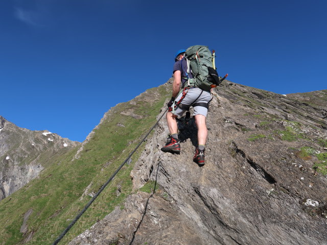 Christian am Gleiwitzer H&ouml;henweg zwischen Unterer J&auml;gerscharte und Oberer J&auml;gerscharte (22. Juni)