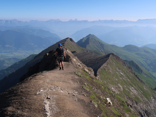 Christian am Gleiwitzer H&ouml;henweg zwischen Oberer J&auml;gerscharte und Kempsenkopf (22. Juni)