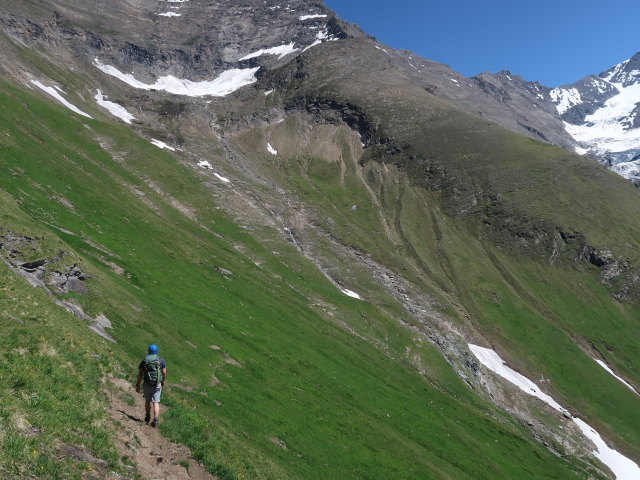 Christian am Gleiwitzer H&ouml;henweg zwischen Hauseben und Karlbach (22. Juni)