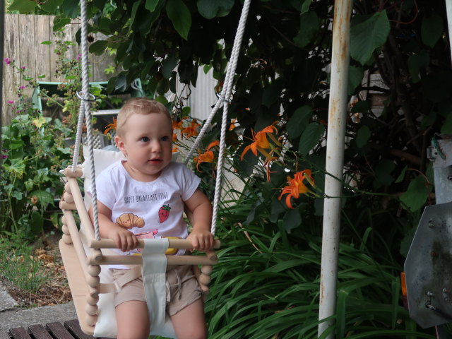 Nils im Garten meiner Eltern