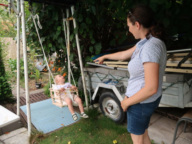 Nils und Sabine im Garten meiner Eltern