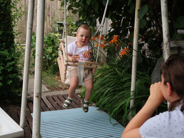 Nils und Sabine im Garten meiner Eltern