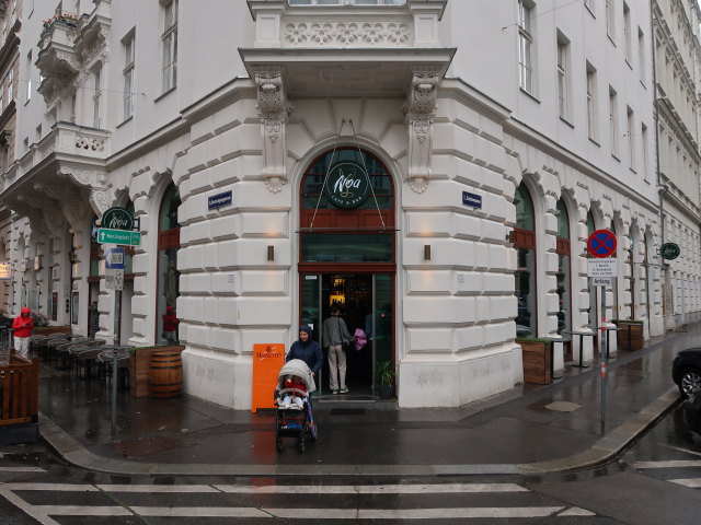 Nils und Sabine beim Restaurant Noa