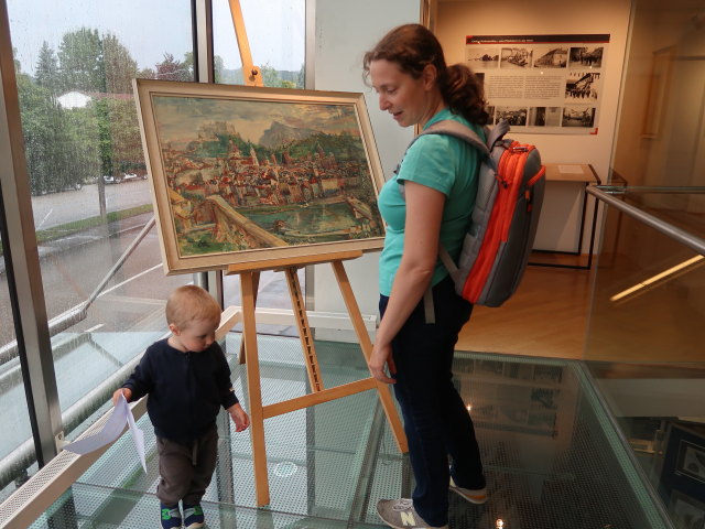 Nils und Sabine in der Dauerausstellung