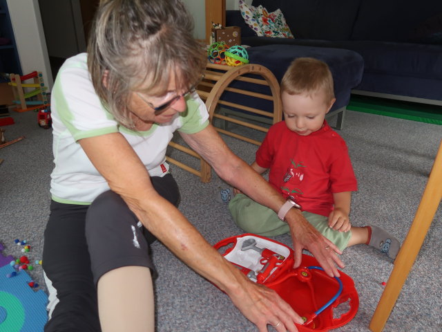 Mama und Nils in unserer Wohnung