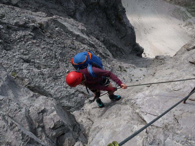 Arlberger Klettersteig: Angela zwischen Wei&szlig;schrofenspitze und Lisunspitze (19. Juli)