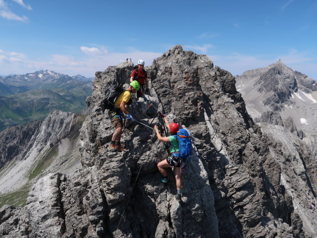 Arlberger Klettersteig: Angela zwischen Wei&szlig;schrofenspitze und Lisunspitze (19. Juli)